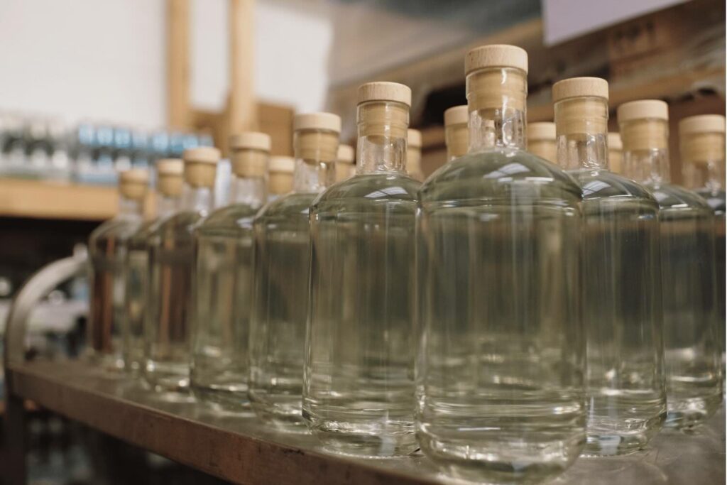 cosa bisogna sapere per produrre un gin conto terzi personalizzato