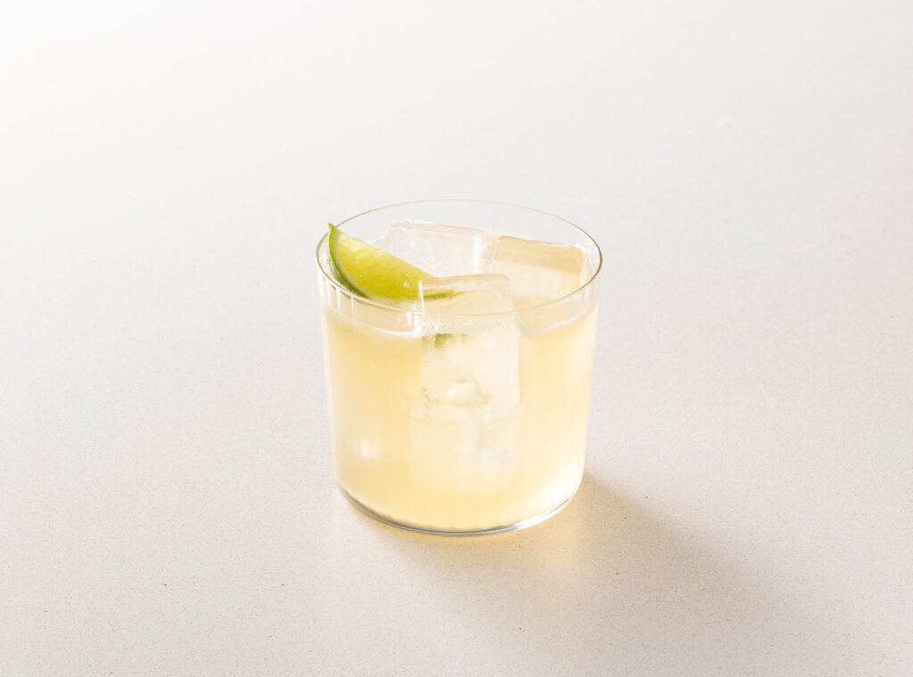 sorbolao, cachaca e sorbole per un super cocktail tropicale